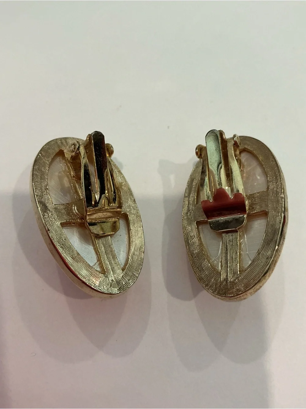 Kenneth Jay Lane Vintage Mabe Pearl Clip Earrings - Picture 3 of 5